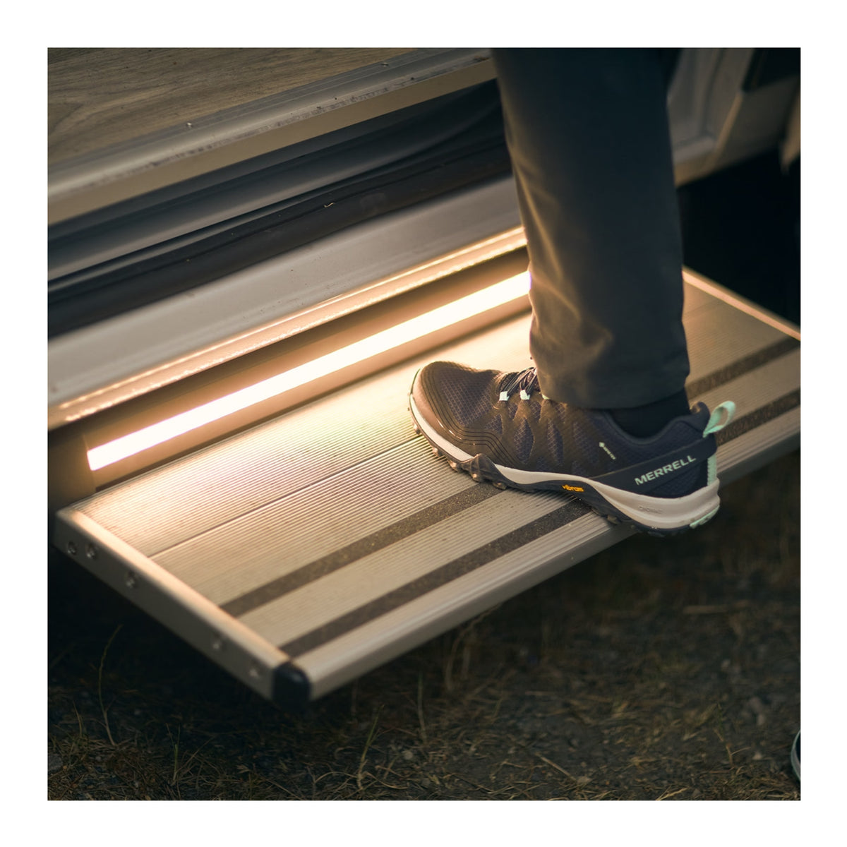 Thule Electric Sliding Step 550mm